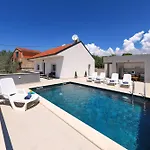 Vakantiehuis Maslenica *