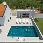 Maslenica Casa de Férias