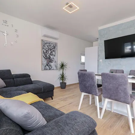 Holiday home Maslenica *