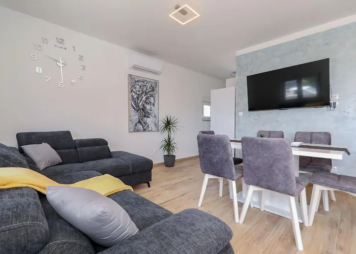 Nyaraló Maslenica *