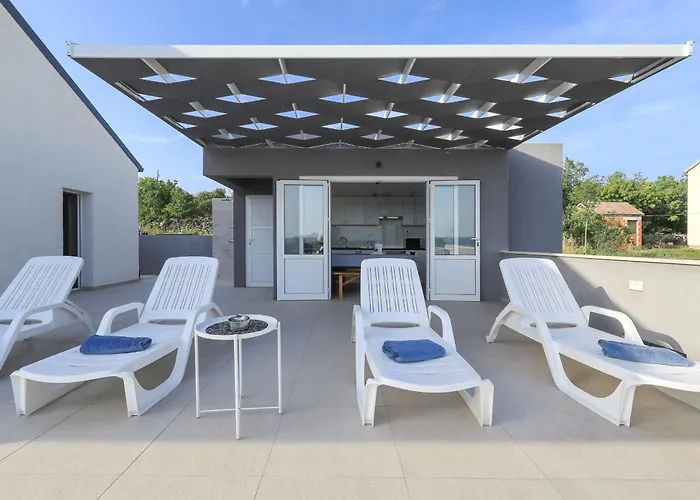 別荘 Maslenica マスレニツァ